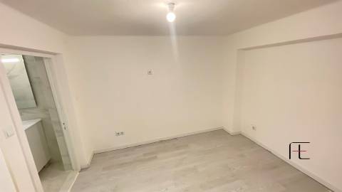 Loja  Venda em Laranjeiro e Feijó,Almada