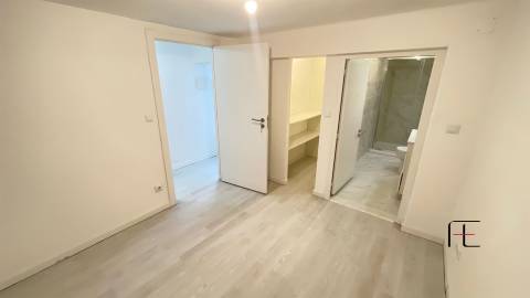 Loja  Venda em Laranjeiro e Feijó,Almada