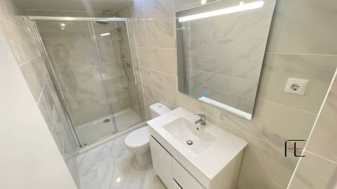 Loja  Venda em Laranjeiro e Feijó,Almada