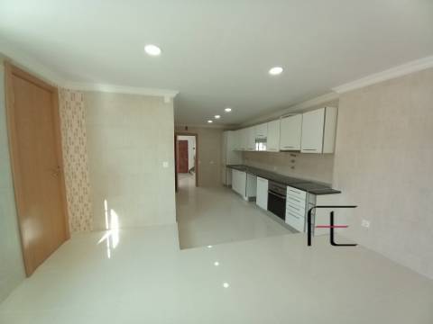 Moradia T3 Venda em Carcavelos e Parede,Cascais