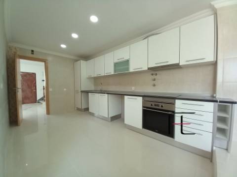 Moradia T3 Venda em Carcavelos e Parede,Cascais