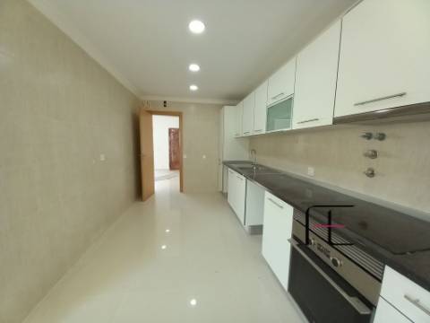 Moradia T3 Venda em Carcavelos e Parede,Cascais