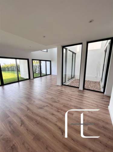 Moradia Geminada T4 Venda em Venteira,Amadora