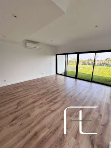 Moradia Geminada T4 Venda em Venteira,Amadora