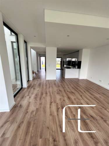 Moradia Geminada T4 Venda em Venteira,Amadora