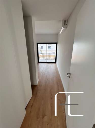 Moradia Geminada T4 Venda em Venteira,Amadora