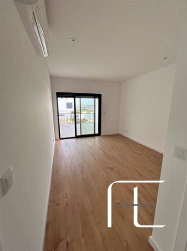 Moradia Geminada T4 Venda em Venteira,Amadora