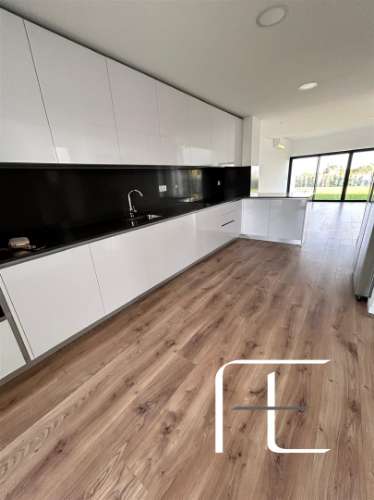 Moradia Geminada T4 Venda em Venteira,Amadora