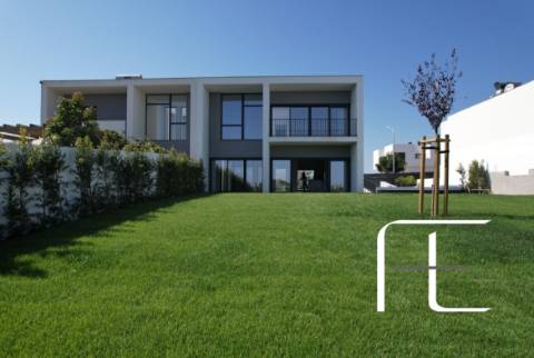 Moradia Geminada T4 Venda em Venteira,Amadora