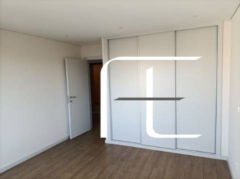 Apartamento T4 Venda em Cedofeita, Santo Ildefonso, Sé, Miragaia, São Nicolau e Vitória,Porto
