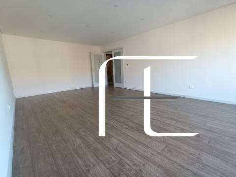 Apartamento T3 Venda em Cedofeita, Santo Ildefonso, Sé, Miragaia, São Nicolau e Vitória,Porto