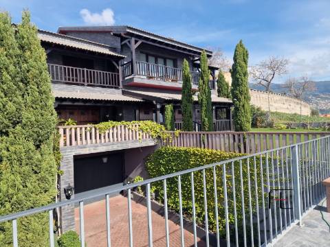 Moradia Isolada T4 Venda em São Martinho,Funchal