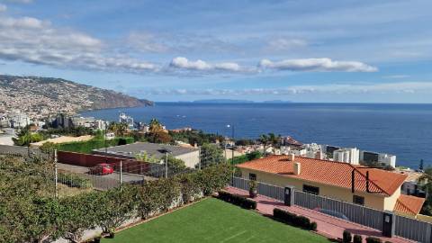 Moradia Isolada T4 Venda em São Martinho,Funchal