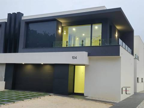 Moradia Geminada T4 Venda em Santa Joana,Aveiro