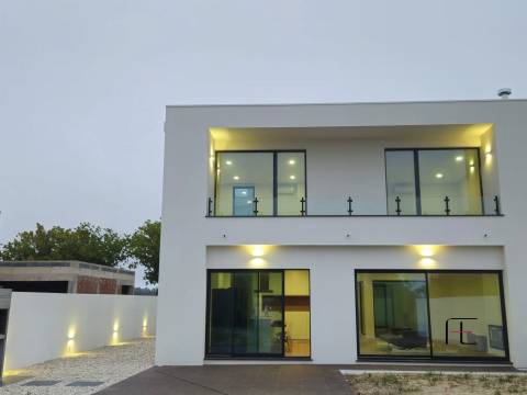 Moradia Geminada T4 Venda em Santa Joana,Aveiro