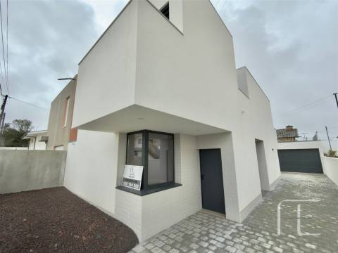 Moradia T3 Venda em Castêlo da Maia,Maia