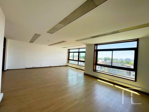 Escritório  Venda em Cedofeita, Santo Ildefonso, Sé, Miragaia, São Nicolau e Vitória,Porto