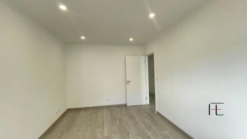Apartamento T2 Venda em Mina de Água,Amadora
