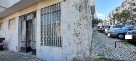 Loja  Venda em Águas Livres,Amadora