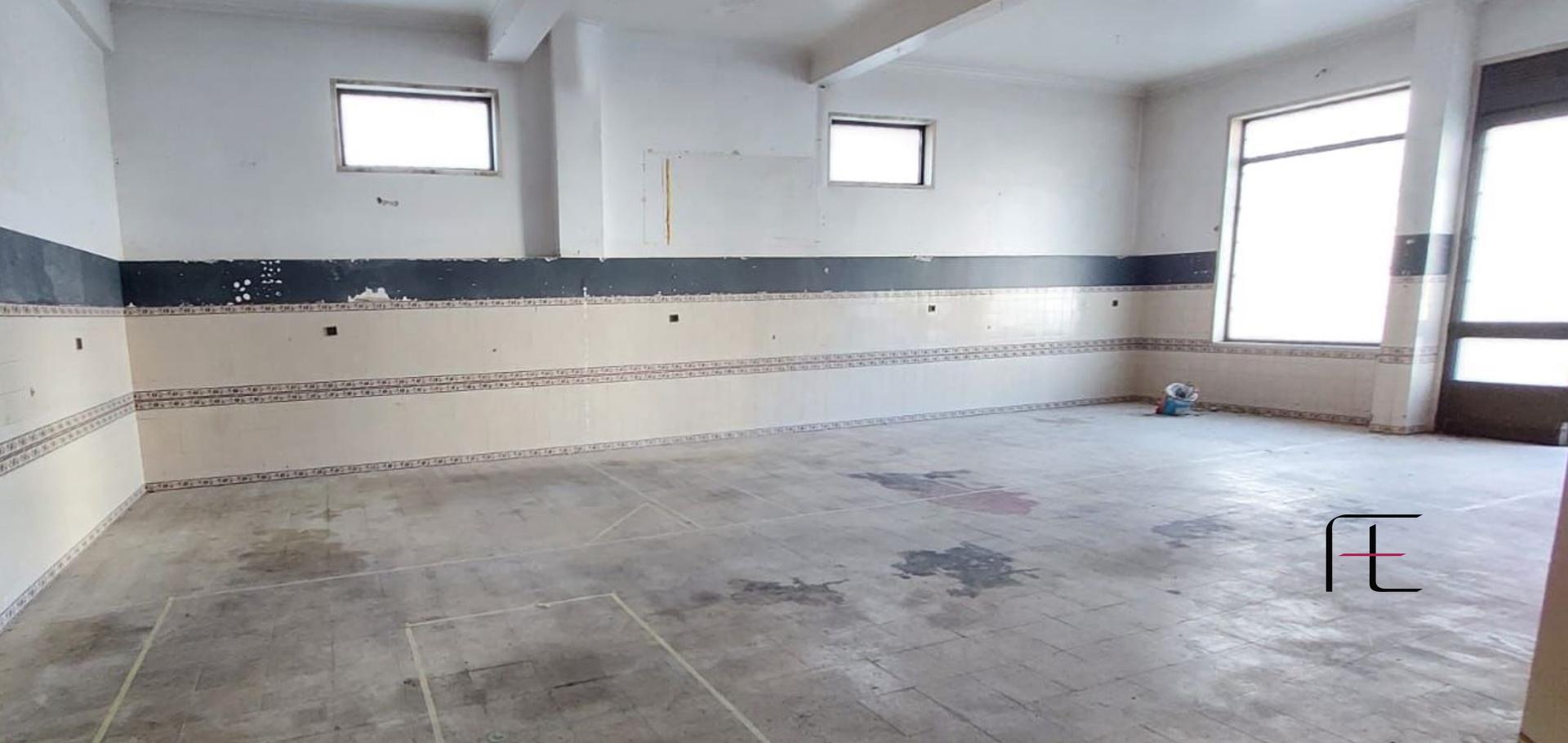 Loja  Venda em Águas Livres,Amadora