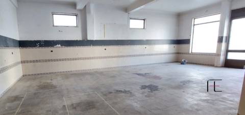 Loja  Venda em Águas Livres,Amadora