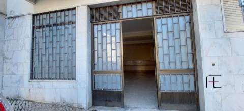 Loja  Venda em Águas Livres,Amadora