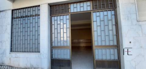 Loja  Venda em Águas Livres,Amadora