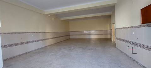 Loja  Venda em Águas Livres,Amadora