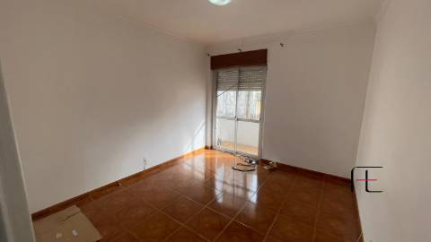 Apartamento T2 Arrendamento em Queluz e Belas,Sintra
