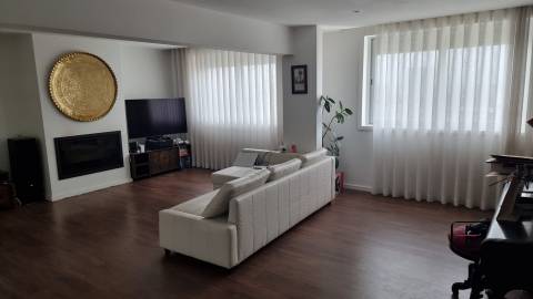 Apartamento T5 Venda em Ramalde,Porto