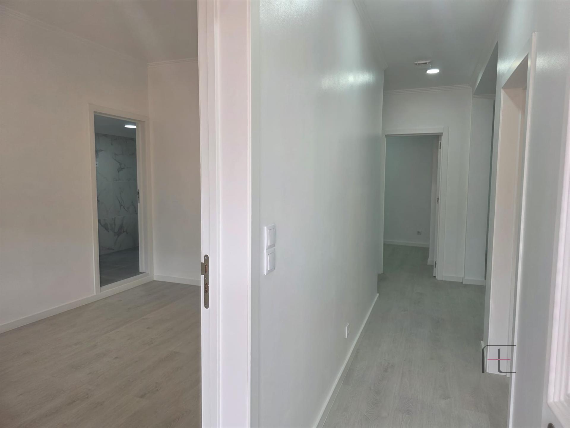 Andar Moradia T2 Venda em Funchal (São Pedro),Funchal