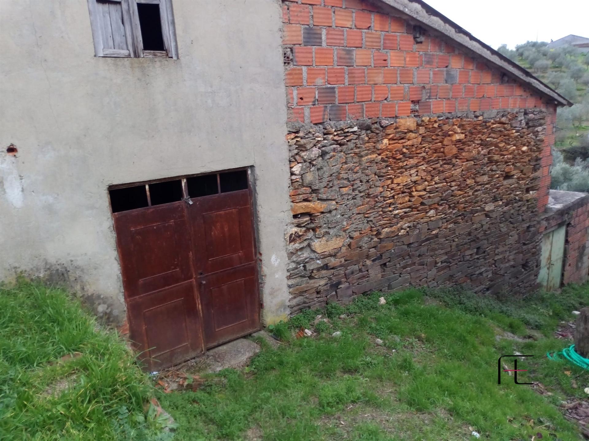 Moradia Devoluta T2 Venda em Sedielos,Peso da Régua