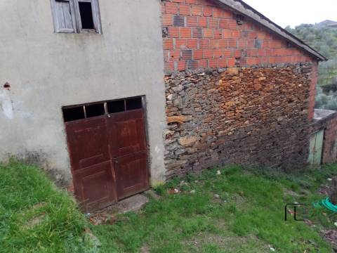 Moradia Devoluta T2 Venda em Sedielos,Peso da Régua