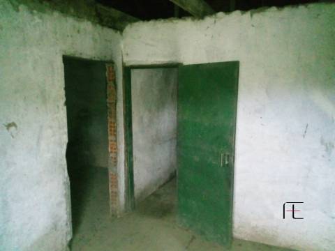 Moradia Devoluta T2 Venda em Sedielos,Peso da Régua