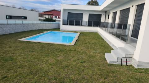 Moradia T3+1 Venda em Merelim (São Paio), Panoias e Parada de Tibães,Braga