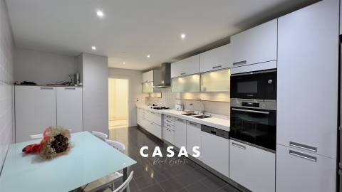 Apartamento T4 Venda em São Martinho,Funchal