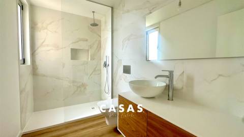 Fabuloso Apartamento T3 em Câmara de Lobos pronto a estrear