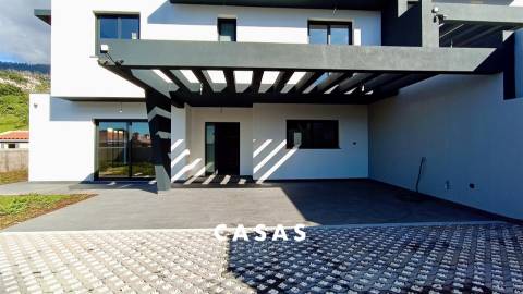 Moradia Geminada T3 Venda em São Roque,Funchal