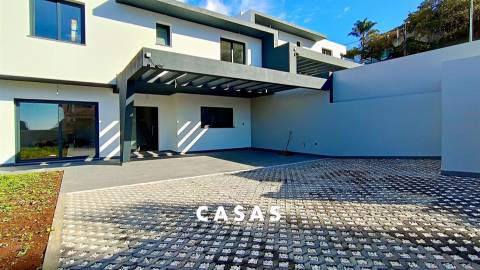Moradia Geminada T3 Venda em São Roque,Funchal