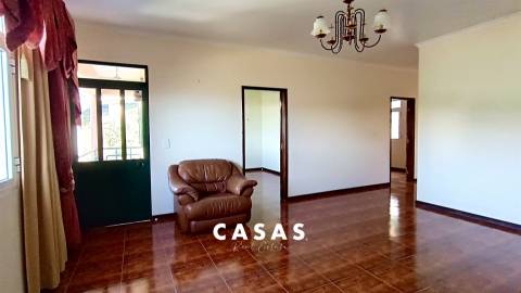 Moradia T4 Venda em Estreito de Câmara de Lobos,Câmara de Lobos