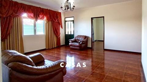 Moradia T4 Venda em Estreito de Câmara de Lobos,Câmara de Lobos