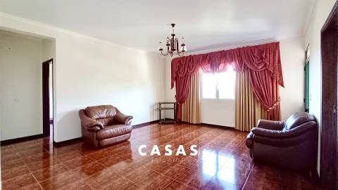 Moradia T4 Venda em Estreito de Câmara de Lobos,Câmara de Lobos