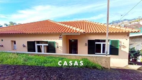 Moradia T4 Venda em Estreito de Câmara de Lobos,Câmara de Lobos