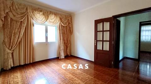 Moradia T4 Venda em Estreito de Câmara de Lobos,Câmara de Lobos