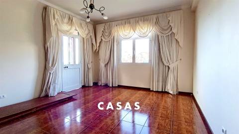 Moradia T4 Venda em Estreito de Câmara de Lobos,Câmara de Lobos