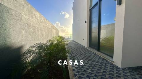 Moradia T3 com piscina e vista sobre o Funchal