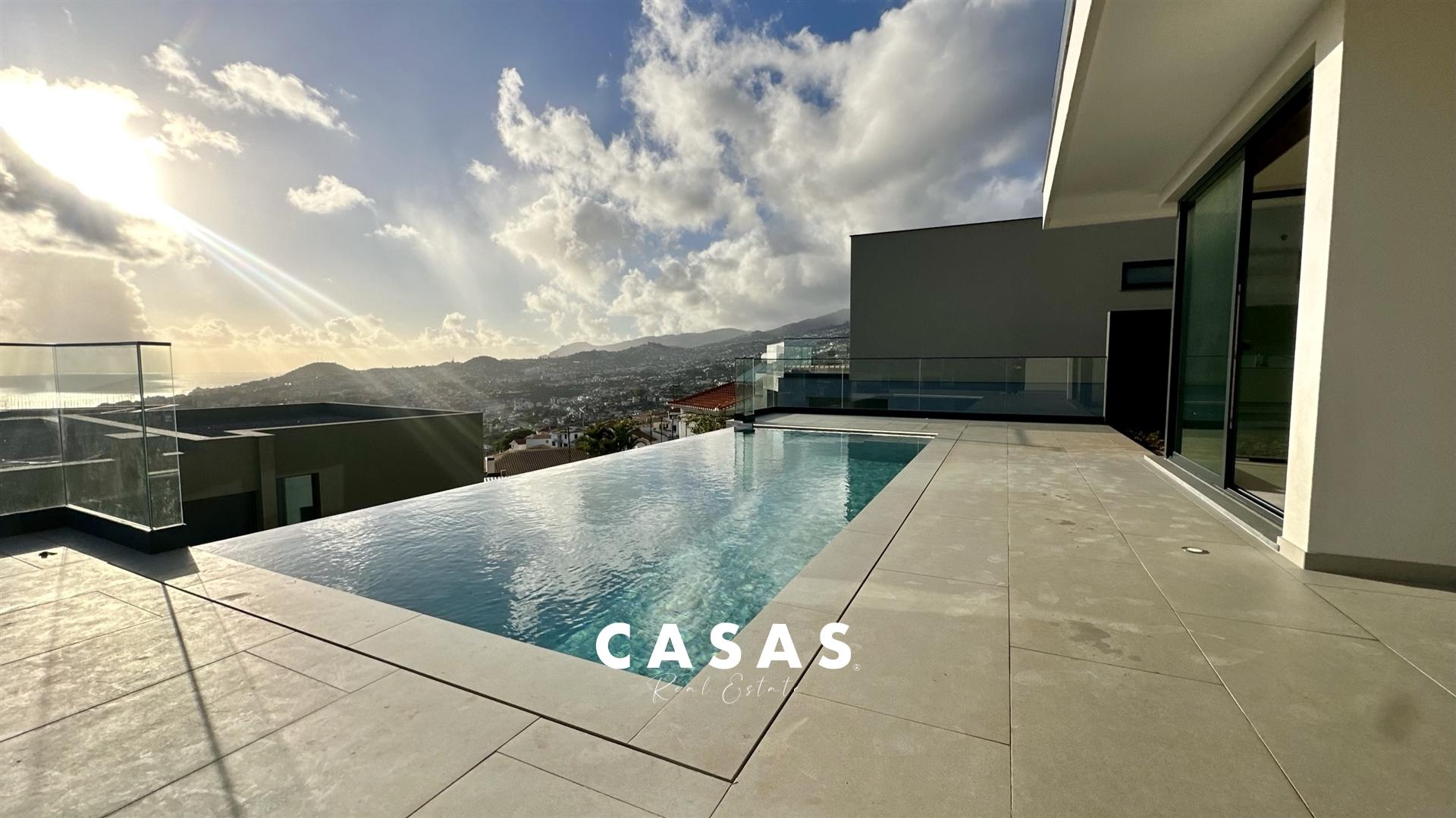 Moradia T3 com piscina e vista sobre o Funchal