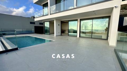 Moradia T3 com piscina e vista sobre o Funchal