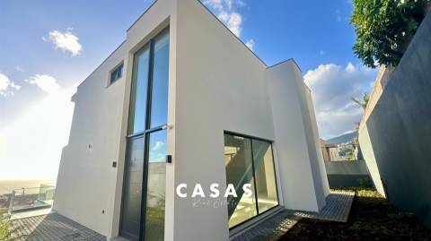 Moradia T3 com piscina e vista sobre o Funchal