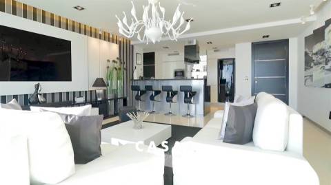 Luxuosa Villa T4 com Piscina + Apartamento T1 - Arco da Calheta